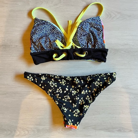 Maaji Floral Reversible Bikini Set Size S - Picture 4 of 7